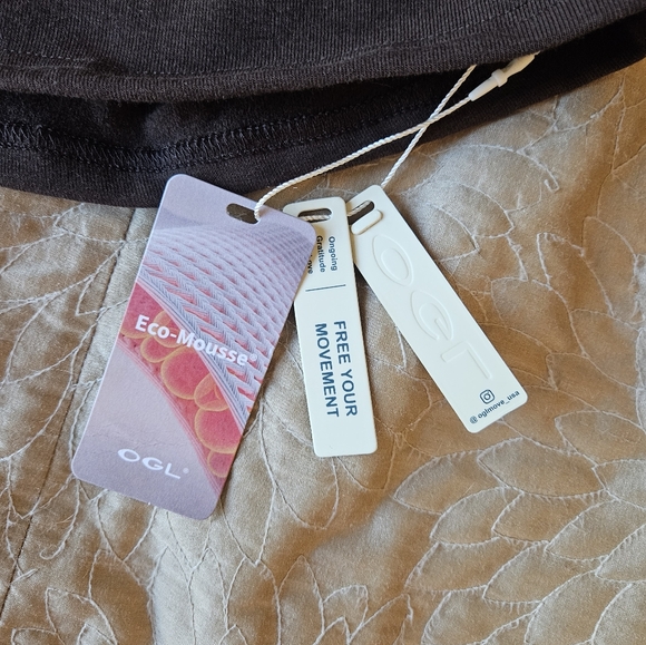 NWT OGL Women's Brown V-Neck Top - Picture 6 of 9